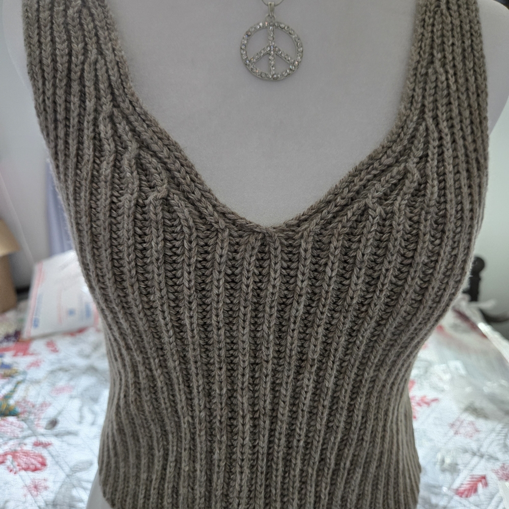 Knit V-Neck Tank Top With Necklace And Bracelet Combo